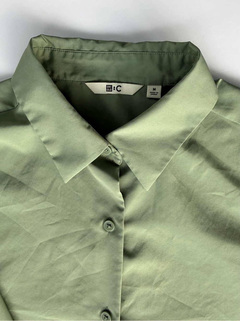 Uniqlo Cropped Button-Down Shirt in Sage - Picture 3 of 6